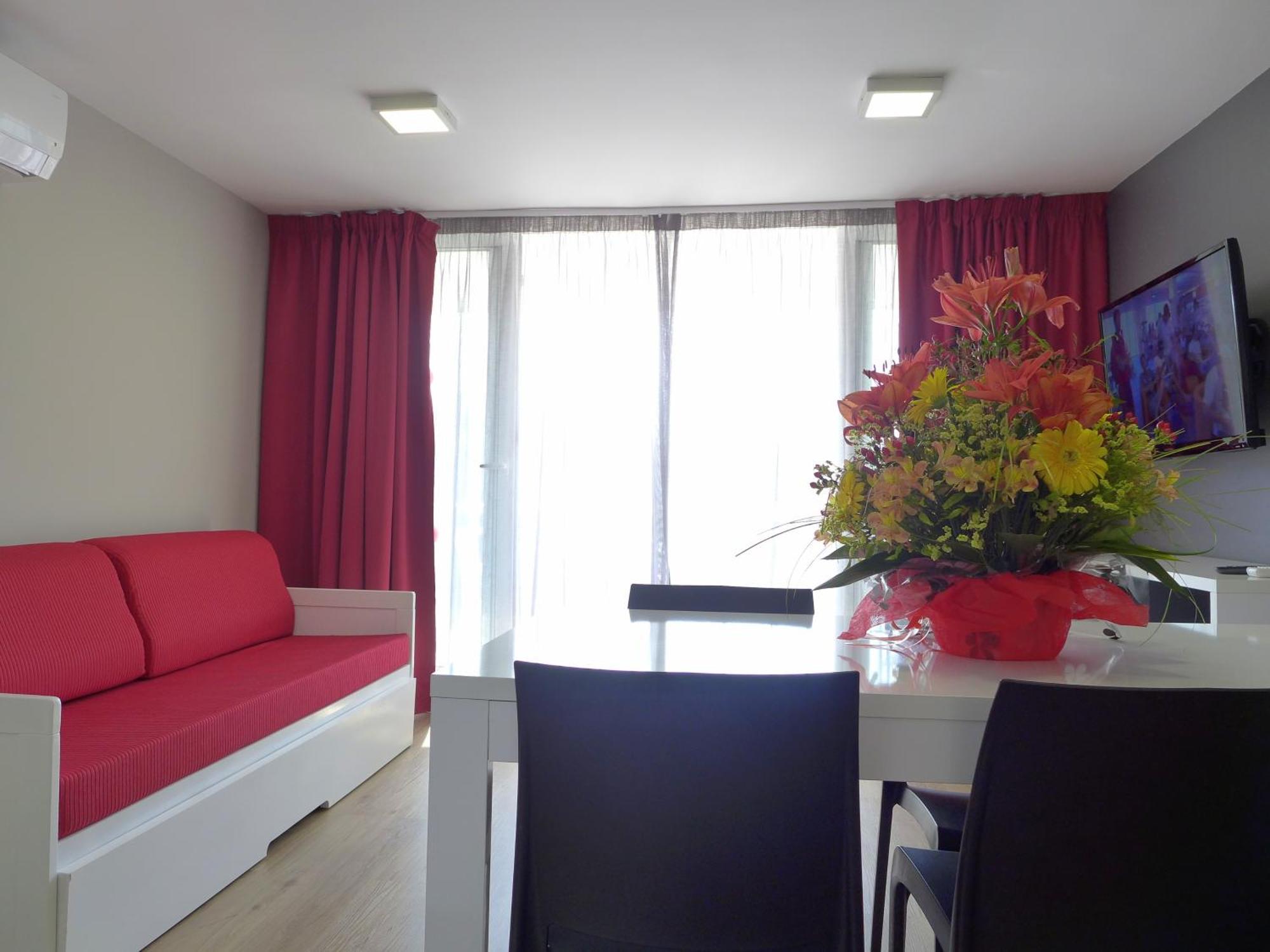 Rentalmar Navarra Family Suites Salou Værelse billede